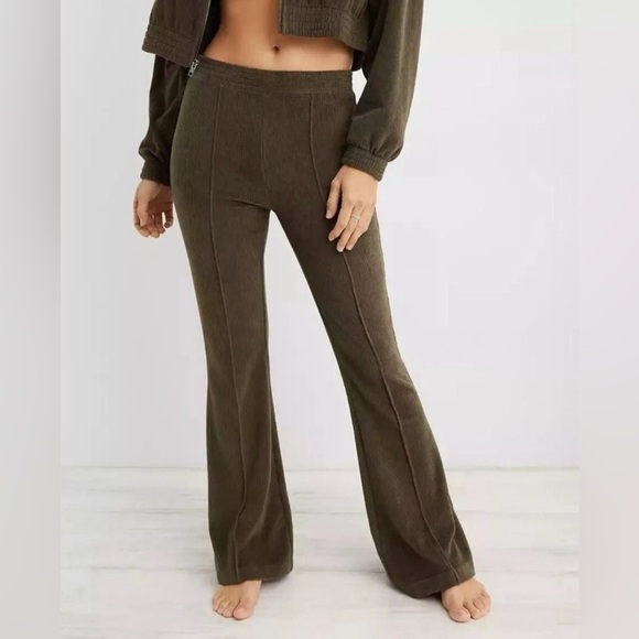 aerie Pants - Aerie Groove On Velvet Ribbed High Waisted Flare Pants Olive Green Size Small